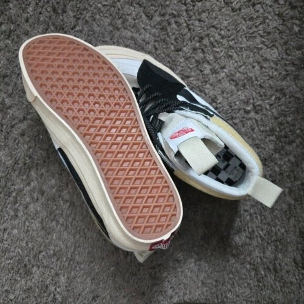 Vans ABC. Sk8 Hi EXT Women Size 8 Mismatched Black And White 012026 - Picture 8 of 11
